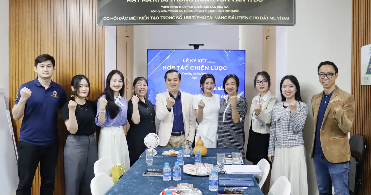LỄ KÝ KẾT HỢP TÁC GIỮA CÔNG TY CỔ PHẦN  KING ATTORNEY VỚI NHÀ BÁO NGUYỄN LÊ THỊ ANH NHƯ THUỘC BÁO PHÁP LUẬT VIỆT NAM
