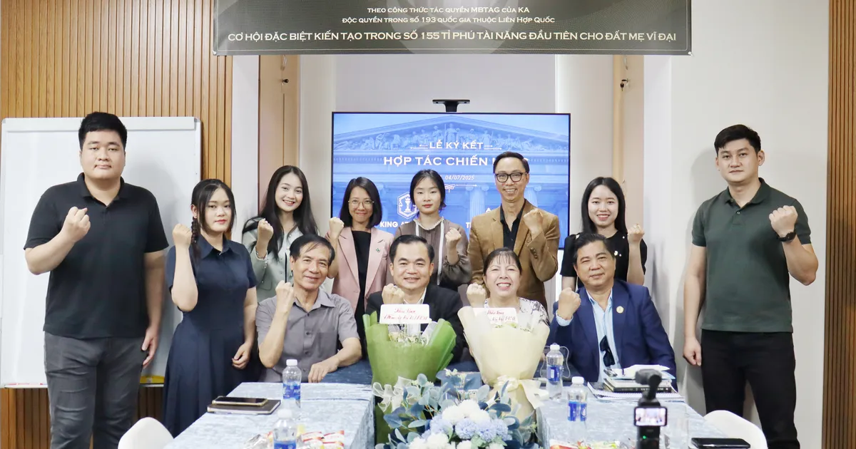 LỄ KÝ KẾT HỢP TÁC GIỮA CÔNG TY CỔ PHẦN  KING ATTORNEY VỚI ÔNG TIẾN SĨ KHOA HỌC MAI THANH HẢI VÀ ÔNG TRỊNH CHÍ HOA - PHÓ CT HỘI DOANH NGHIỆP QUẢNG ĐÔNG TẠI VIỆT NAM
