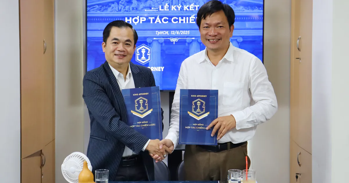 LỄ KÝ KẾT HỢP TÁC GIỮA CÔNG TY CỔ PHẦN  KING ATTORNEY VỚI ÔNG VÕ THANH VIỆT - GIÁM ĐỐC CÔNG TY TNHH MỘT THÀNH VIÊN KIẾN NÔNG XANH