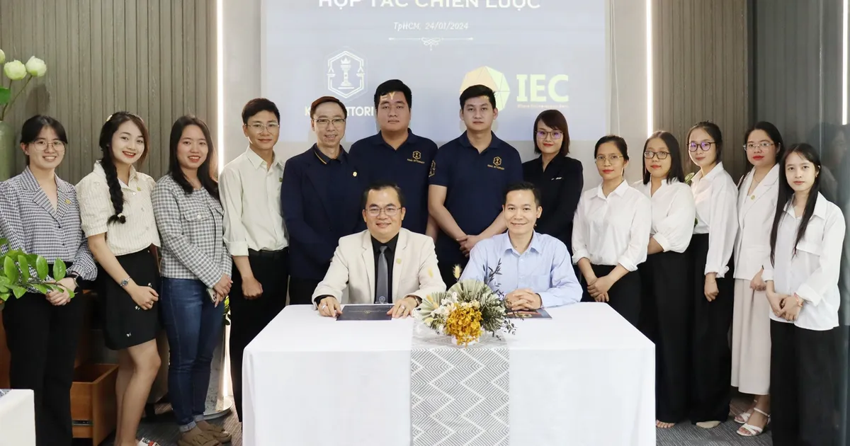 CÔNG TY CP KING ATTORNEY VÀ TRUNG TÂM KHỞI NGHIỆP ĐỔI MỚI SÁNG TẠO ĐHQG-HCM (IEC) KÝ KẾT HỢP TÁC CHIẾN LƯỢC