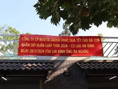 Công ty CP Novita Group và Công ty CP King Attorney phát quà Tết cho bà con nhân dịp Xuân Giáp Thìn 2024