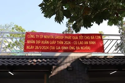 Công ty CP Novita Group và Công ty CP King Attorney phát quà Tết cho bà con nhân dịp Xuân Giáp Thìn 2024