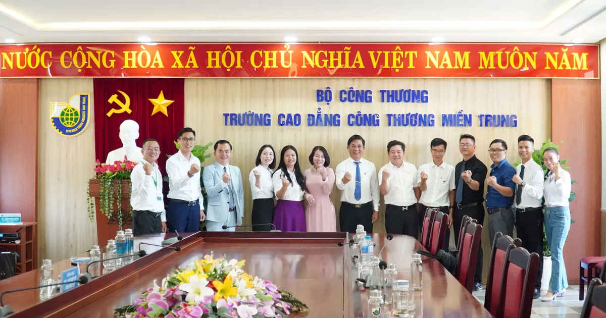 Chương trình "Ngày hội khởi nghiệp sáng tạo MITC - Startup năm 2023 và ra mắt HUB Làng học sinh - sinh viên sáng tạo Phú Yên