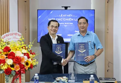 Lễ ký kết hợp tác giữa Công ty Cổ phần King Attorney với ông Đặng Quang Trung và ông Võ Văn Hoàng Minh