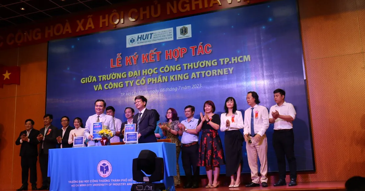 Lễ ký kết thỏa thuận hợp tác giữa Công ty CP King Attorney và Trường Đại học Công thương Thành phố Hồ Chí Minh 