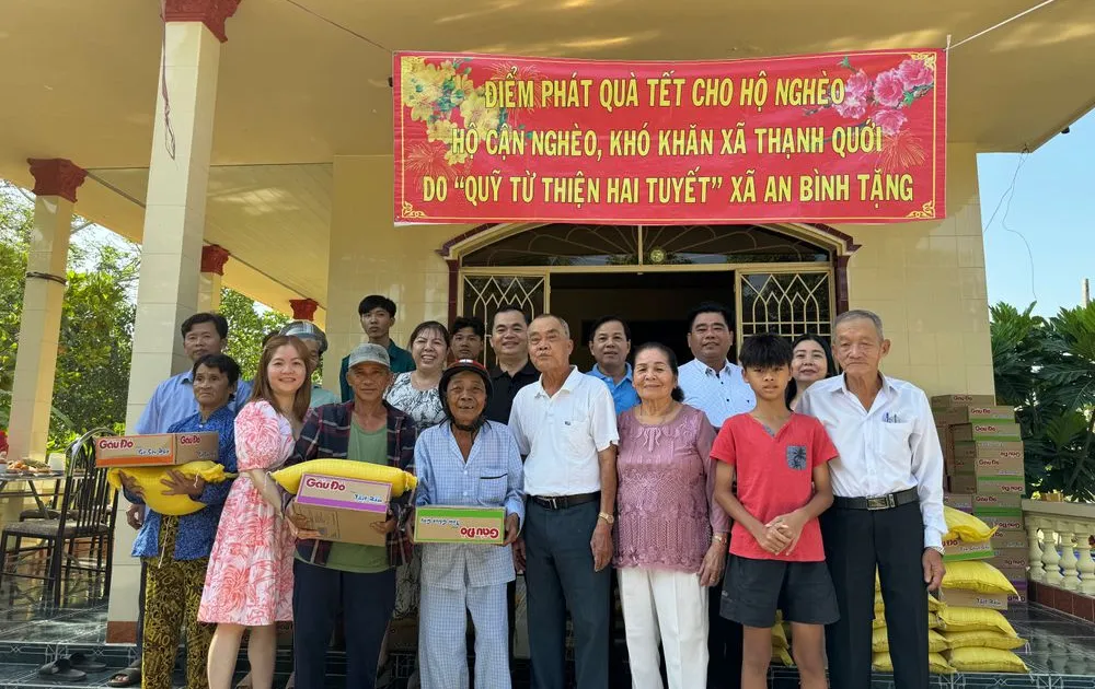Công ty CP Novita Group tài trợ “Quỹ Từ Thiện Hai Tuyết” trao quà Tết cho bà con nhân dịp Xuân Giáp Thìn 2024 như thường lệ hàng năm vào ngày Mùng 4 Tết tại nhà “Ông Mười Răng Vàng thuộc xã Thạnh Quới, huyện Long Hồ, tỉnh Vĩnh Long”